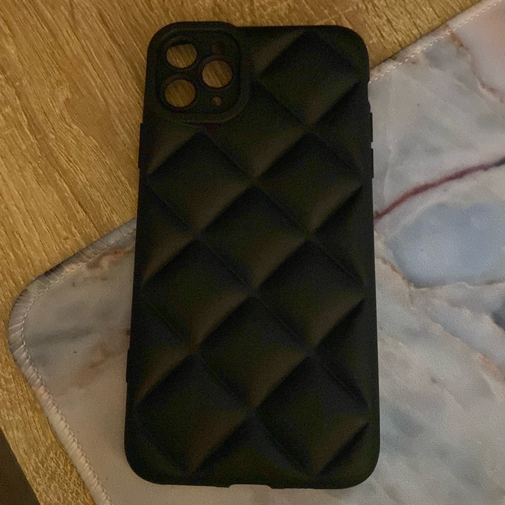 NWOT quilted silicone phone case 11 pro max